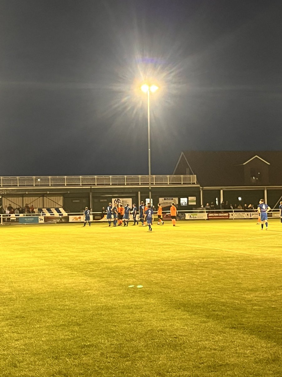 CABoldon's tweet photo. Not entirely sure what’s happening but I’ve seen levi be pushed around about 6 times…
🔵⚪️ 1–2 🟠⚫️
#BoldonCA // #REDBOL // #THEVILLA https://t.co/RNNP03o621