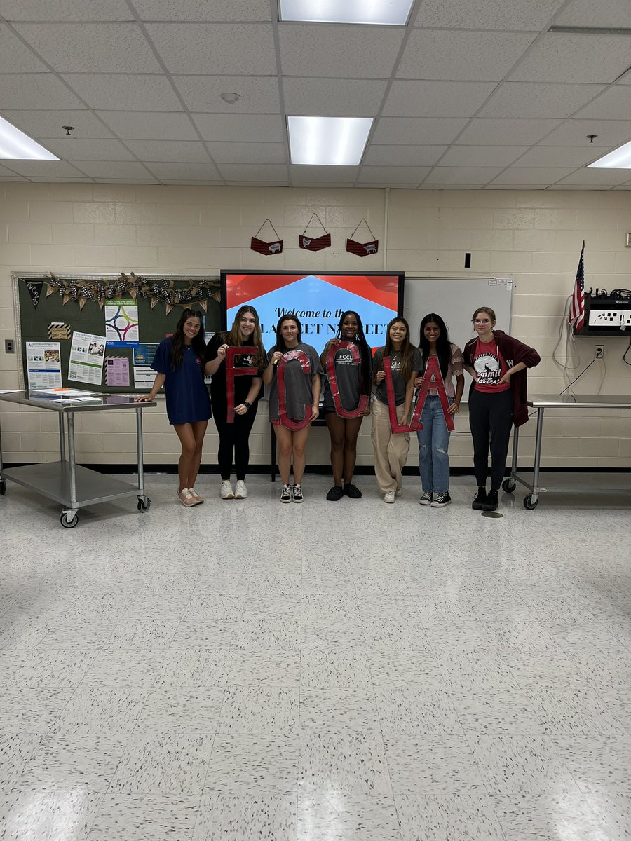 MrsAzbellFACS's tweet photo. We had a blast at our FCCLA meet n greet! Can’t wait to see what this year has in store for us! 💜 @NForsythHigh @FCCollegeCareer @GAFCCLA https://t.co/t86kTnXLX1