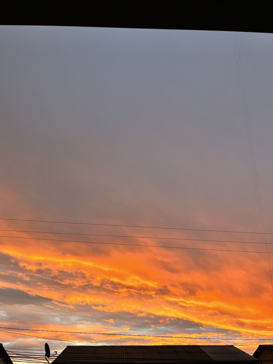 fsepulveda368's tweet photo. Gold Skies ✨ @DVBBS  #dvbbs #goldskies #chile https://t.co/7nAoFODUHO