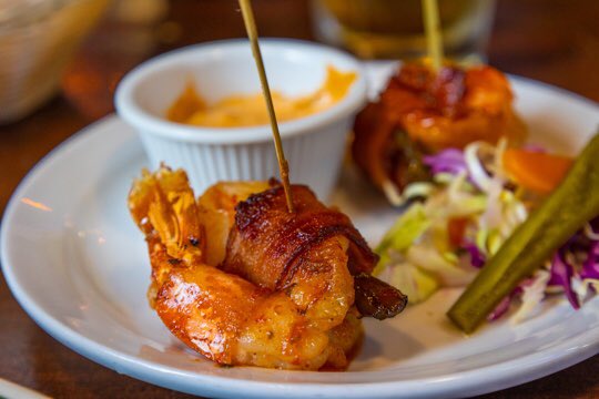 cadillacsf's tweet photo. Calling all sea-foodies! Come celebrate your mid-week triumph with a delicious happy hour, featuring our Tocino Pops, a plate of delicious Bacon-wrapped prawns, stuffed with jalapeños! https://t.co/iqAHk3co43