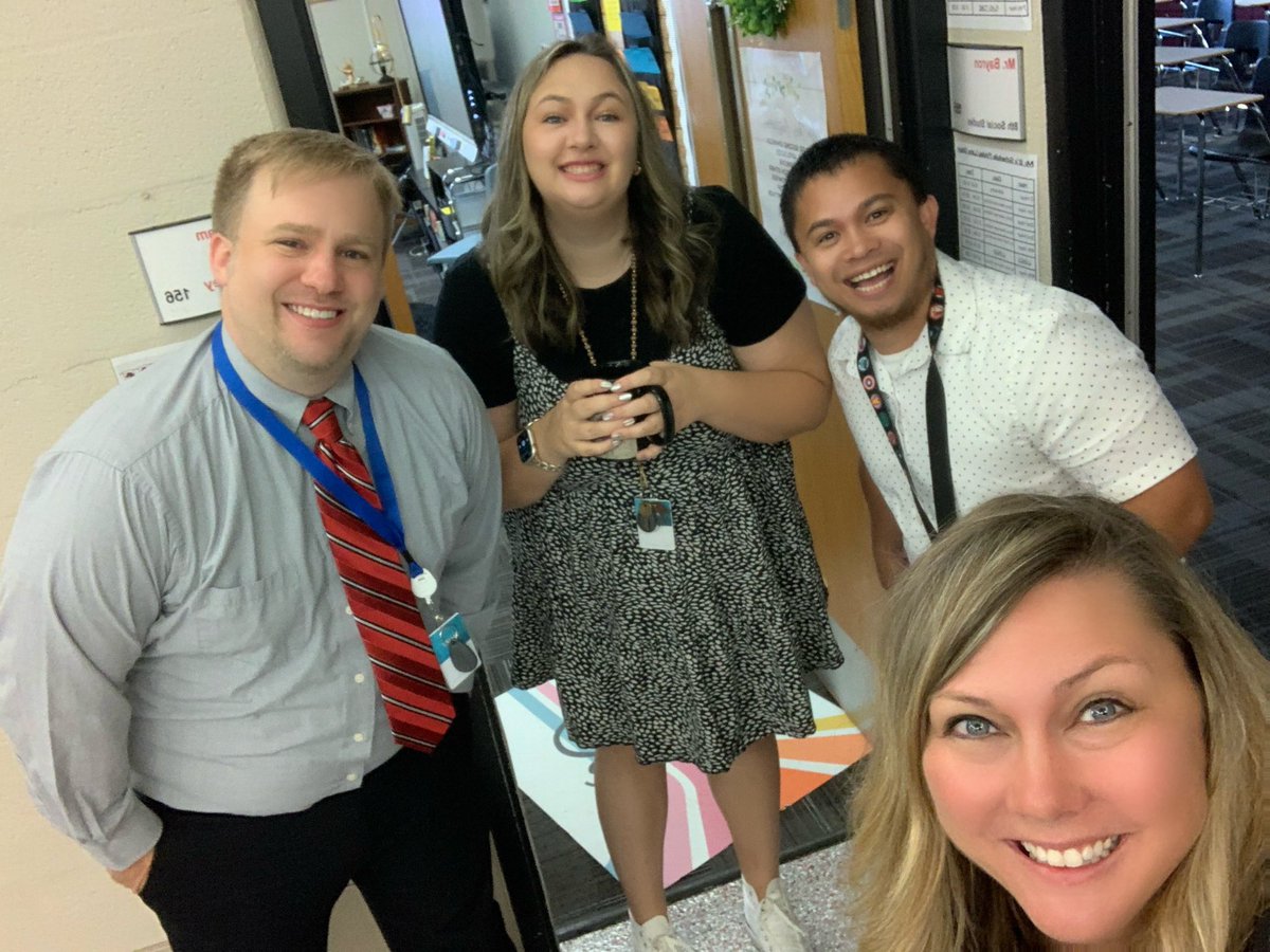 What an amazing first day <a href="/BCMustangNation/">Bernard C. Campbell</a>! It is going to be another Great Year! 🖤❤️🖤❤️ Go Mustangs! <a href="/LSR7/">Lee's Summit R-7 Schools</a>