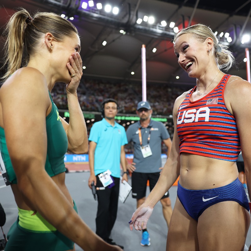 WorldAthletics's tweet photo. A pole vault contest so exciting it ended in not one, but two gold medals 🥇🥇

@ninakennedy_ and @ktnago13 share #WorldAthleticsChamps pole vault title.
