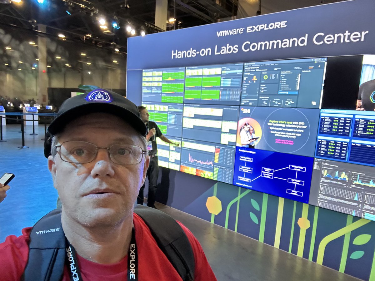 PCgeek2009's tweet image. Checking out the ⁦@VMwareHOL⁩ Command Center #vmwarehol #vmwareexplore #vexpert