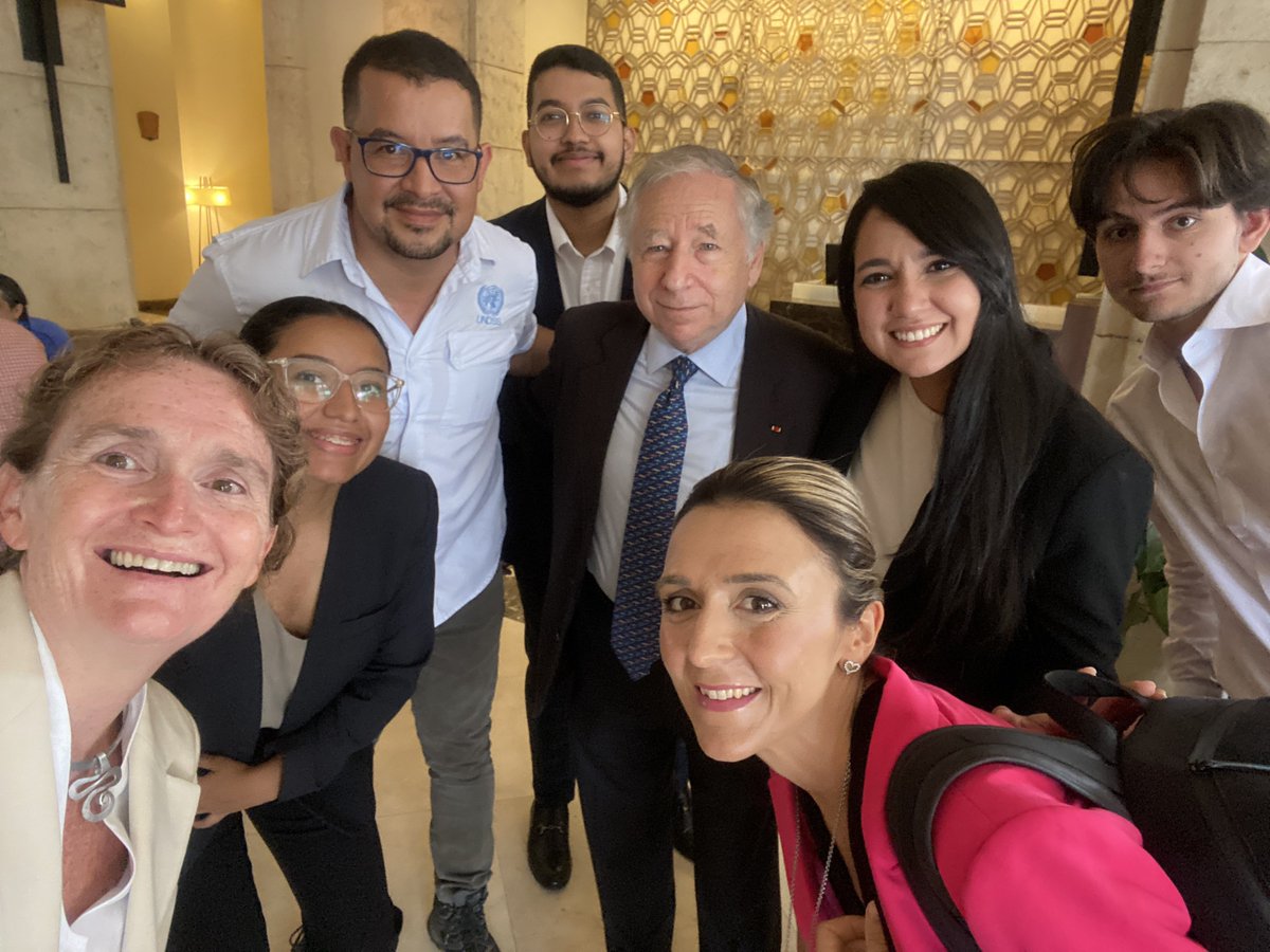 aliceshackel's tweet photo. Gracias Enviado Especial y equipo para la seguridad vial @JeanTodt y equipo por la visita a 🇭🇳! Gracias por recordarnos la importancia de la seguridad vial y del trabajo que tenemos que hacer para reducir los siniestros viales y las muertes! Es tiempo de ACCIÓN #Agenda2030 https://t.co/sioniSyEb6