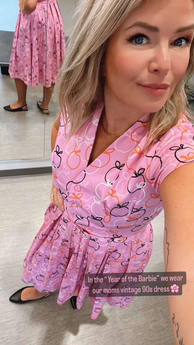 DanayaRoller's tweet photo. “Year of the Barbie” and I’m wearing my role model and mamas dress from the 90’s! Nothing’s cooler than following your parents footsteps into education! 🌸💅🏼💗 #LPSFirstDay23 https://t.co/ICAWm2lq0t