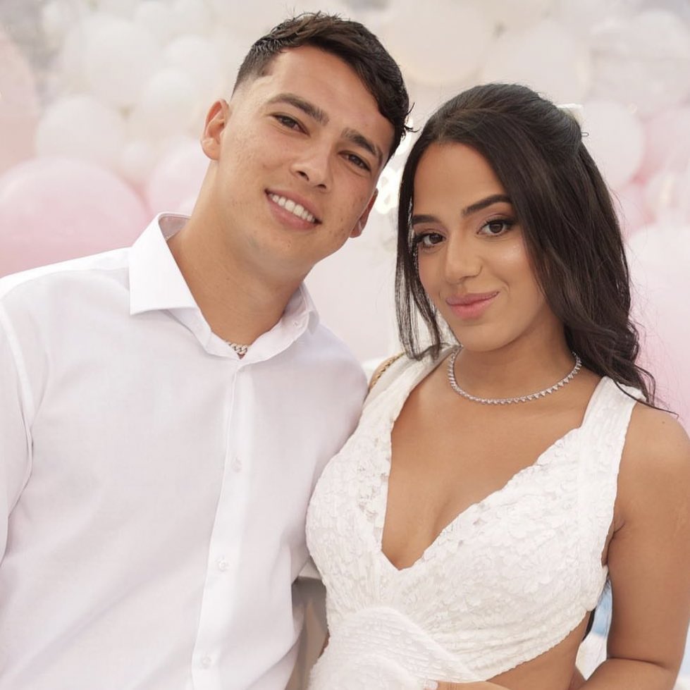 choquei's tweet photo. 🚨VEJA: Mais de 800 mil pessoas estão assistindo a live do chá revelação da Mirella Santos e Gabriel Zinho. https://t.co/D314EgxWe5
