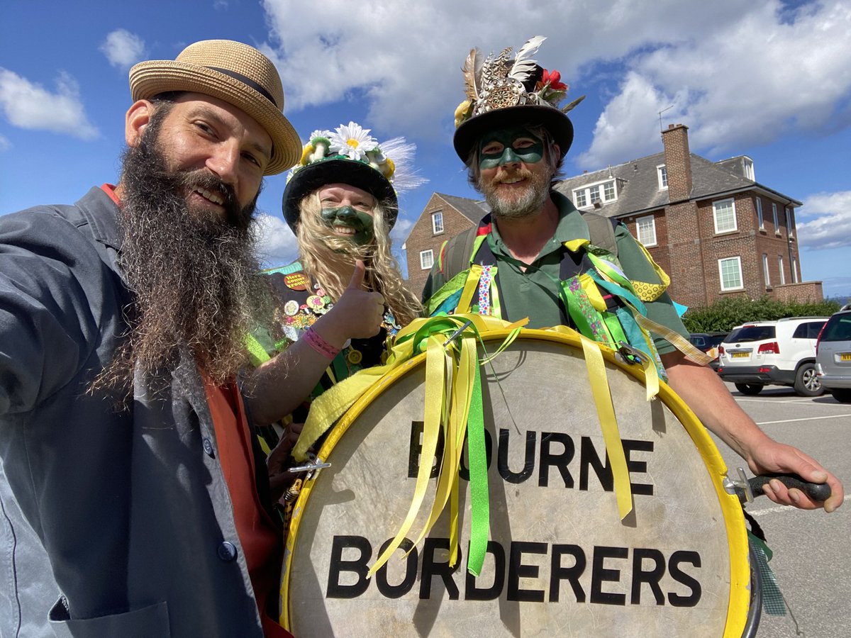 Excited to bump into Robbie from Track Dogs at <a href="/WhitbyFW/">Whitby Folk Week</a>.  
It was my first ever folk festival &amp; I loved every minute! Dancing with the Bourne Borderers was amazing, so happy to be part of such an awesome morris side! #whitbyfolk #bourneborderers #morrisdancing #bordermorris