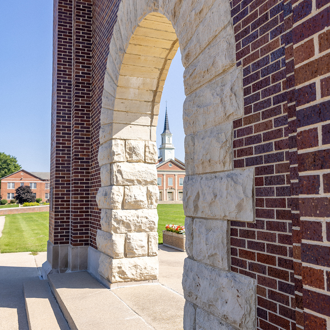 BuenaVistaUniv's tweet photo. A #BVutiful view of our favorite landmarks on campus. 

#ThisisBVU #VictoryArch #SchallerChapel https://t.co/W28ksHhkb0