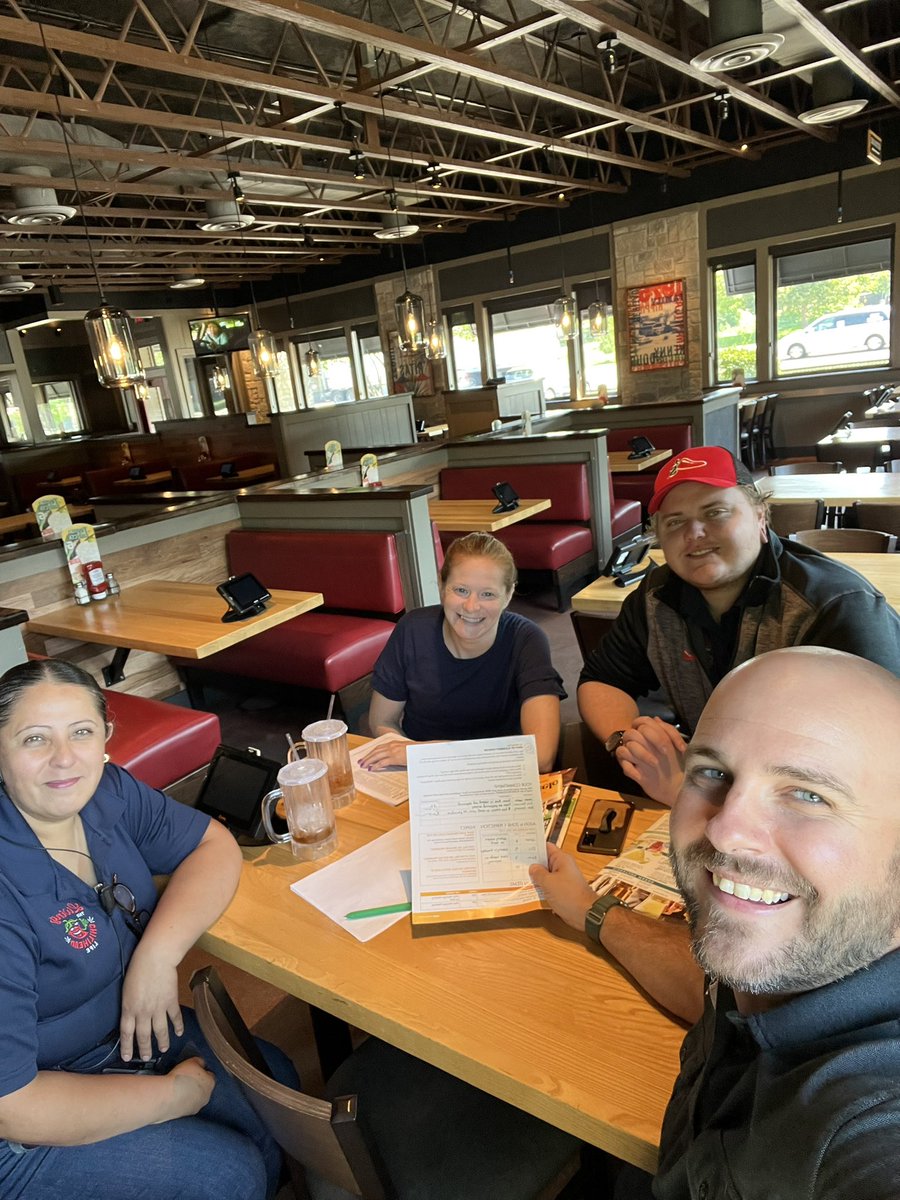 LukeFBrockman's tweet photo. Finished our Zone 1 perfection rollout  meeting today!  It’s going to be a great Q1!  @Janlopez2201 @EricTom222 @GumpMike @Chilis #chilislove #TeamStreamwood https://t.co/Xg88PrkhRC