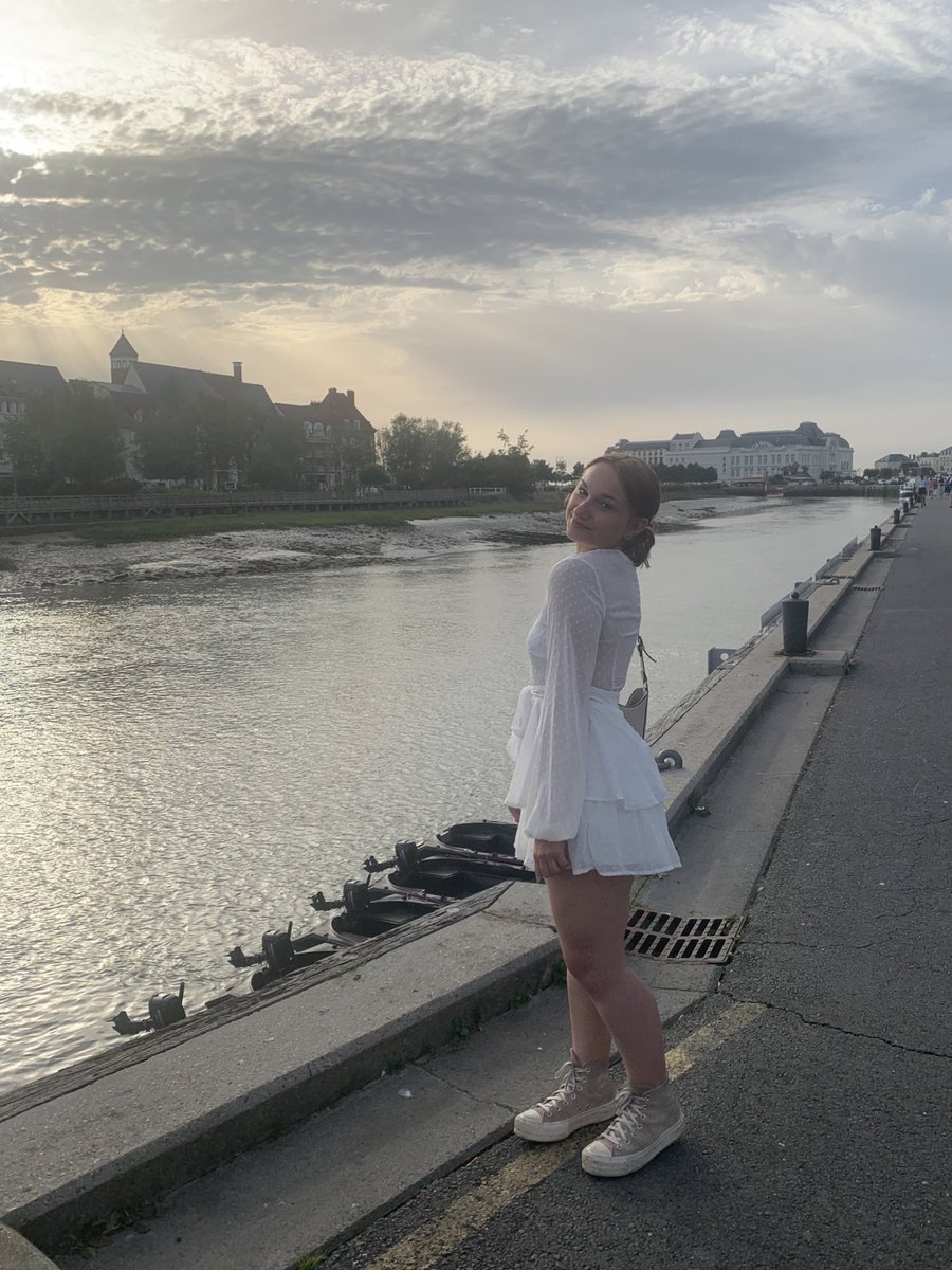 lenatrb's tweet photo. un peu de soleil dans votre TL ☀︎︎

(oui j’étais pas super à l’aise mais pas grave!!) https://t.co/Hz4u6kHbn5