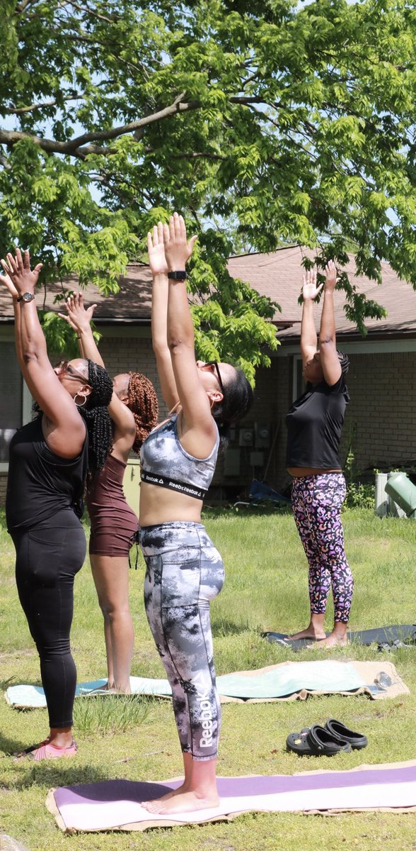 YoganicFlow's tweet photo. We are SO grateful the sun is coming out 🙌🏽

🌳Join the Yoganic Flow team for a “Yoga in the Parks” at Clark Park at 6pm

☀️Dani will be offering an accessible yoga session for all levels!

🧘🏾‍♀️ to join us, find details + registration at: https://t.co/pXdQLBVWRD

#YoganicFlow
#yoga https://t.co/SdR4BBKcDx