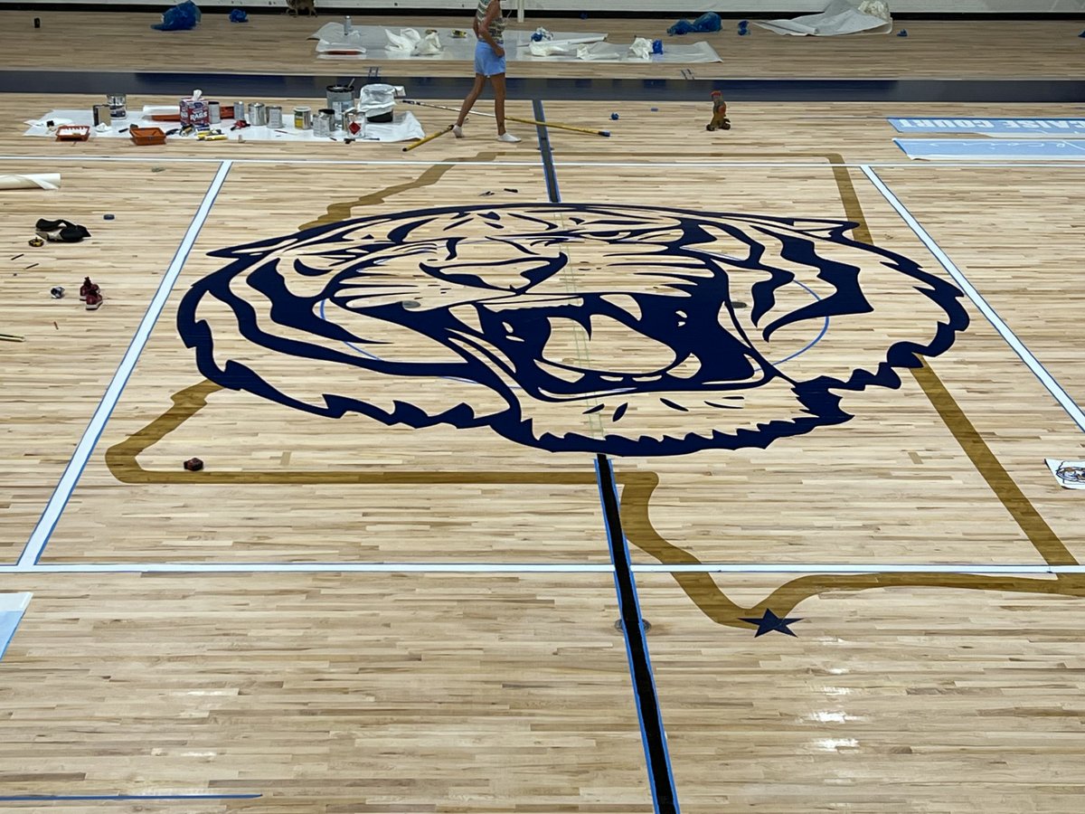 #GoingOfTheGrid 🖌️🏀
Sports Floors Inc. is a woman-owned company that celebrates genuine talent and transforms floors into canvases. Their team of painters uses both modern and traditional techniques to bring your vision to life.
Book them now!!!  #sportsfloors #gymfloors #SFI