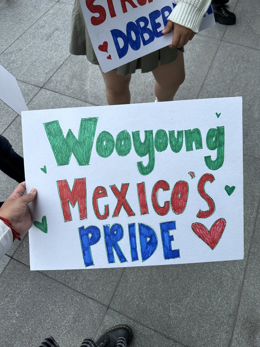 dreamingtanyaa's tweet photo. Enfrente vs atrás 
#ATEEZinMexico https://t.co/UiJhsRe0KB