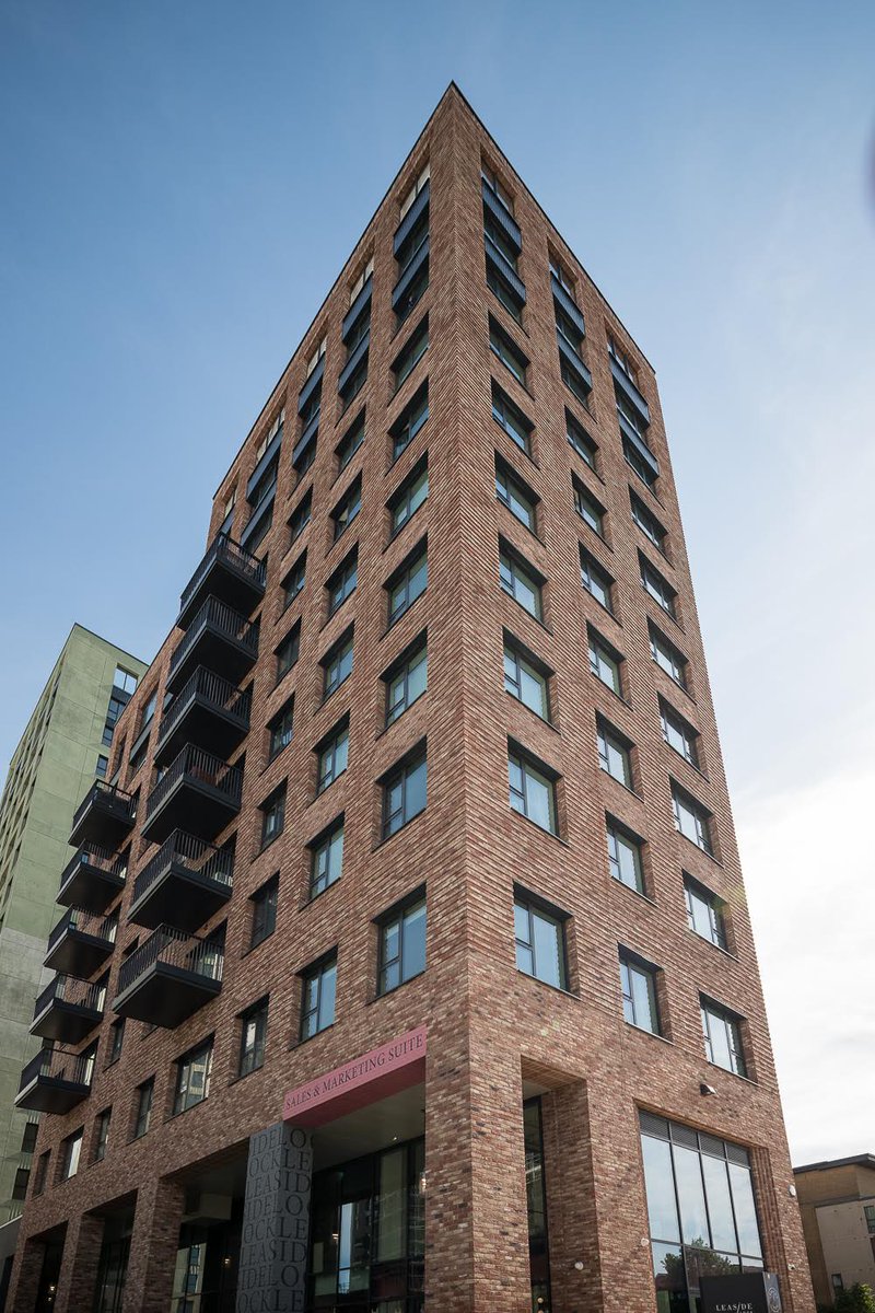 km_londonuk's tweet image. Waterside living at Leaside Lock, Bromley-By-Bow, London. #waterside #bromleybybow #London #ukhousing #londonhomes #londonapartments #londonliving @GuinnessHomes english-living.com/el823-36/leasi…