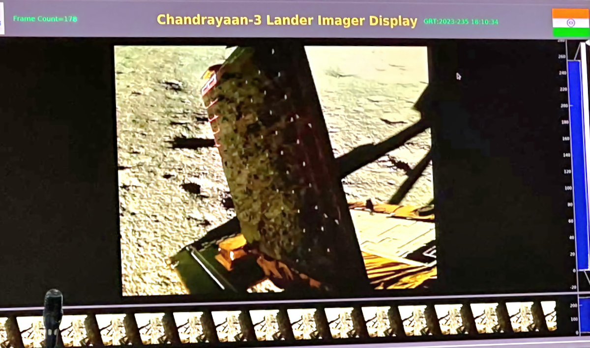 NewsIADN's tweet photo. #Chandrayaan3: The #pragyan rover starts its 14-day journey on the #Moon's surface, crawling at 1 cm/s speed.

Note: 1 day on the moon is equal to 14 days on the Earth🌙➡️🌎 

📍Moon South Pole Temperature: 
- 238°C https://t.co/JzuTylTlQZ