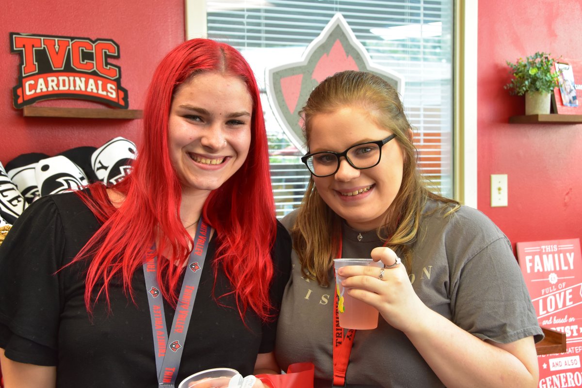 TrinityValleyCC's tweet photo. Welcome Week festivities continue!
In case you missed it, the Office of Student Life and TVCC Bookstore hosted a fabulous Lemonade Stand!
#gocards #cardinaltakeover #cardinalcountry #wearetvcc #tvcc https://t.co/BPrfay2aBA