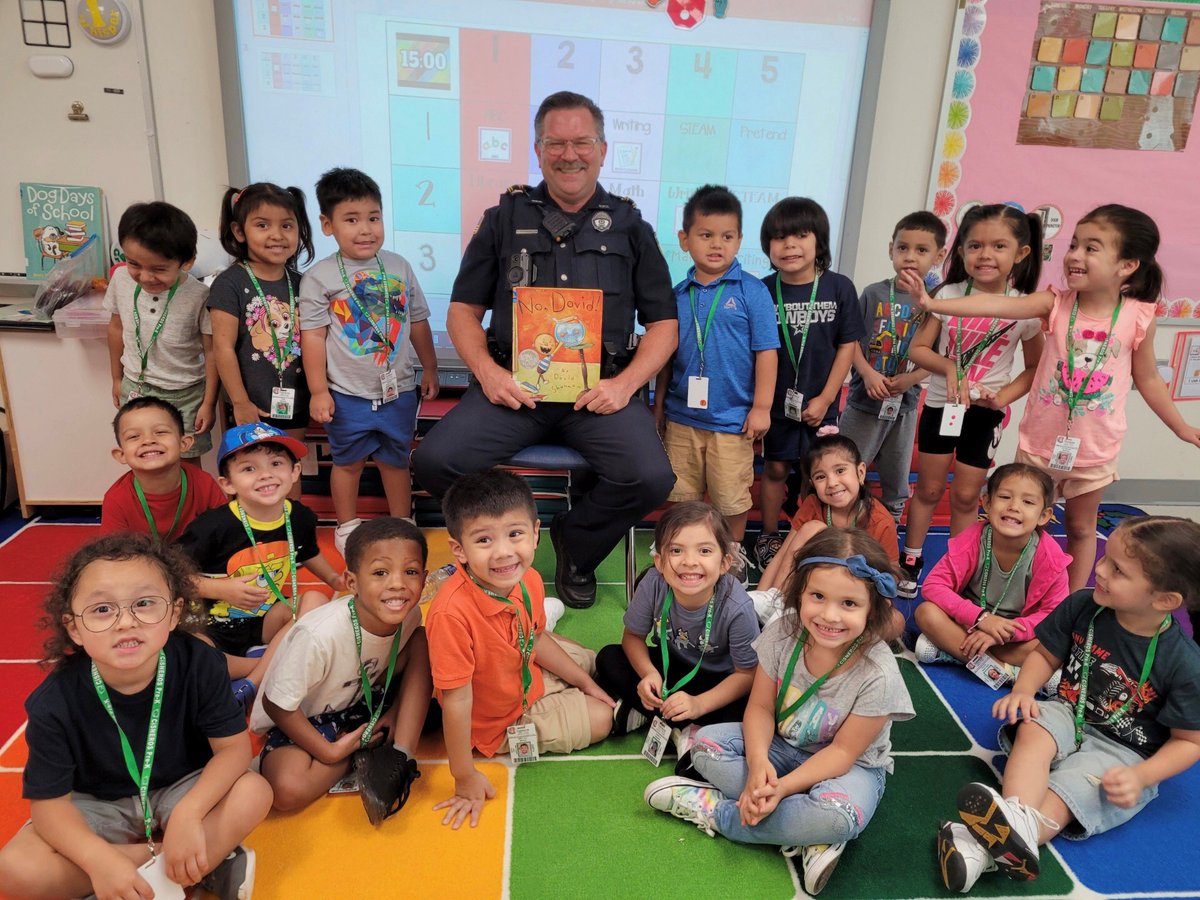Cisneros Pre K (@cisneros_cubby) on Twitter photo SRO at Cisneros comes to read to our little ones, love to see those smiling faces! 
#WhereLittlePeopleDoBIGThings #PreK #HomeOfTheCubbies SRO at Cisneros comes to read to our little ones, love to see those smiling faces! 
#WhereLittlePeopleDoBIGThings #PreK #HomeOfTheCubbies