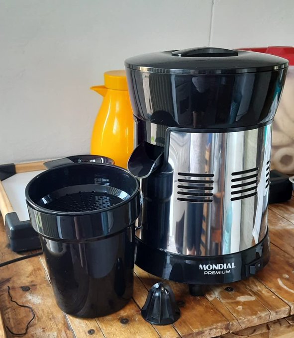 Extrator de Sucos MONDIAL, Turbo 250W Black Premium, Bivolt – E-10