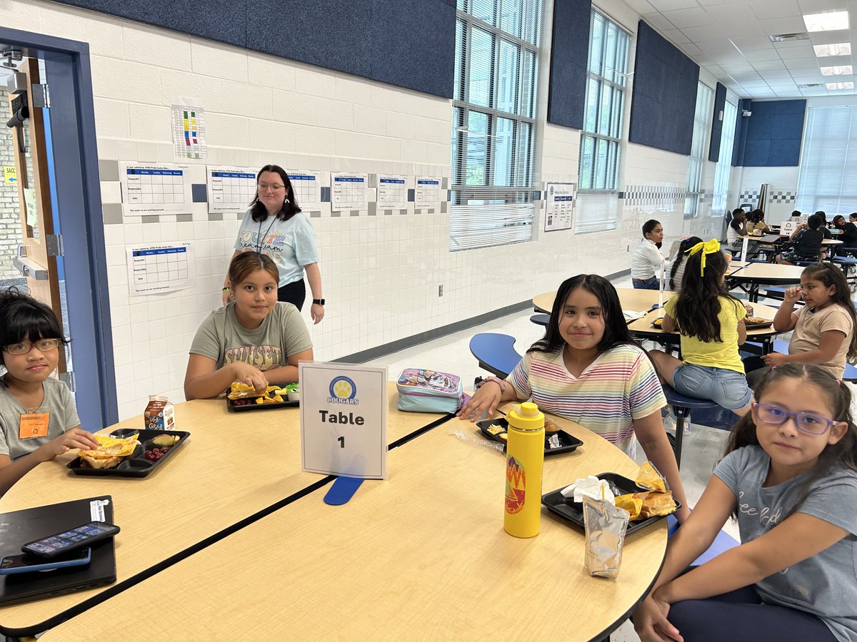 The_Terrace_ES's tweet photo. More highlights from our first week of school at Annandale Terrace! #FirstWeekFairfax https://t.co/ADWFgLkMOQ