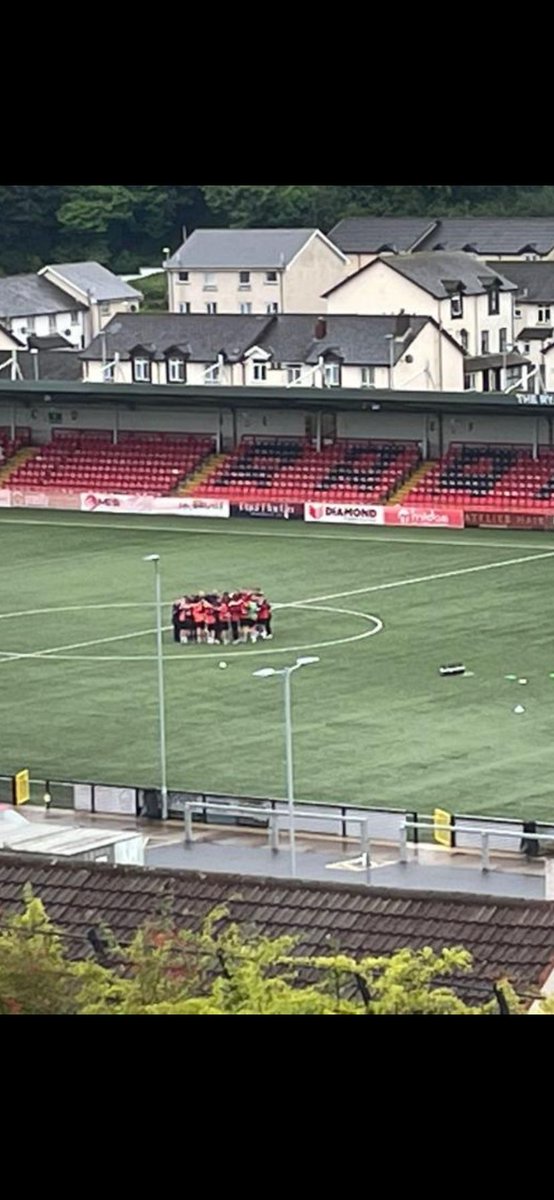 jpmckee1981's tweet photo. Got Sent this brilliant picture today from the city cemetery, shows how together or team is after a tough week #RAWA 🔴⚪ @derrycityfc @McDonnellDan @kevymac77 @alancaw @GameOn2FM https://t.co/nGfExupjnw
