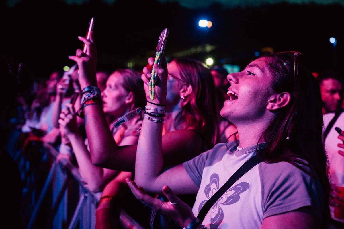 Vos sourires ressortent encore mieux la nuit 🤩 #RES23

📸 <a href="/daidix/">Olivier Hoffschir</a>
