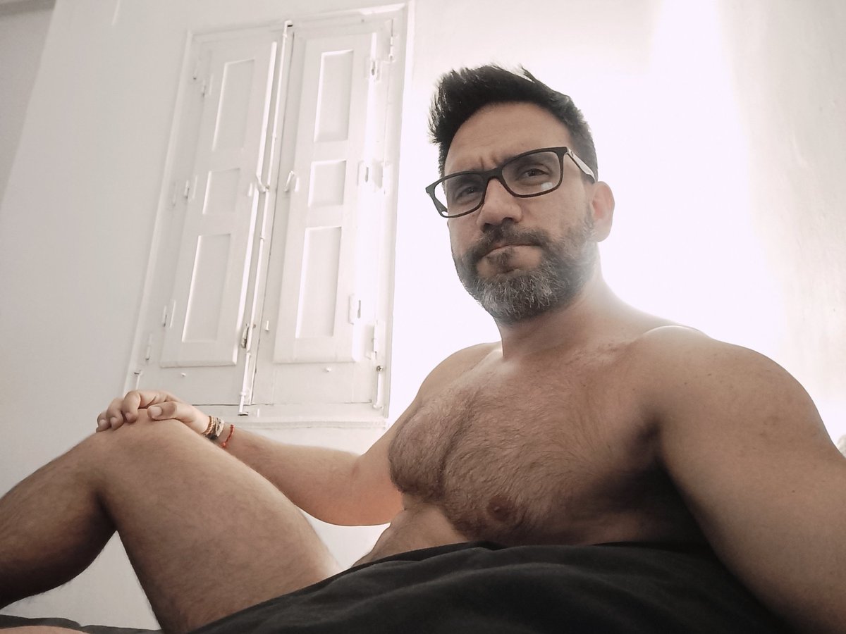 🧔🏽‍♂️🤓