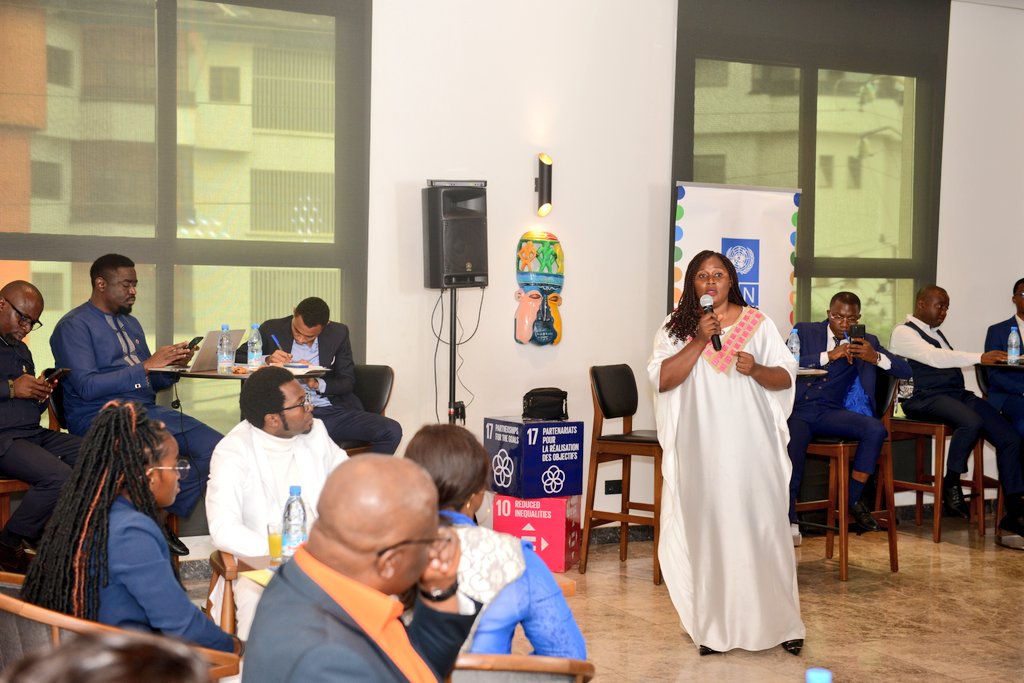 PNUDCameroun's tweet photo. Today, UNDP🇨🇲 RR, Mr @aliouMdia launched the #UNDPInnovationTalks initiative.
The 1st edition brought together Young Entrepreneurs and Innovators from across CMR🇨🇲 in a frank and highly engaging dialogue to co-create solutions for #YouthEntrepreneurship & #SustainableDevelopment https://t.co/0xywN5645Z