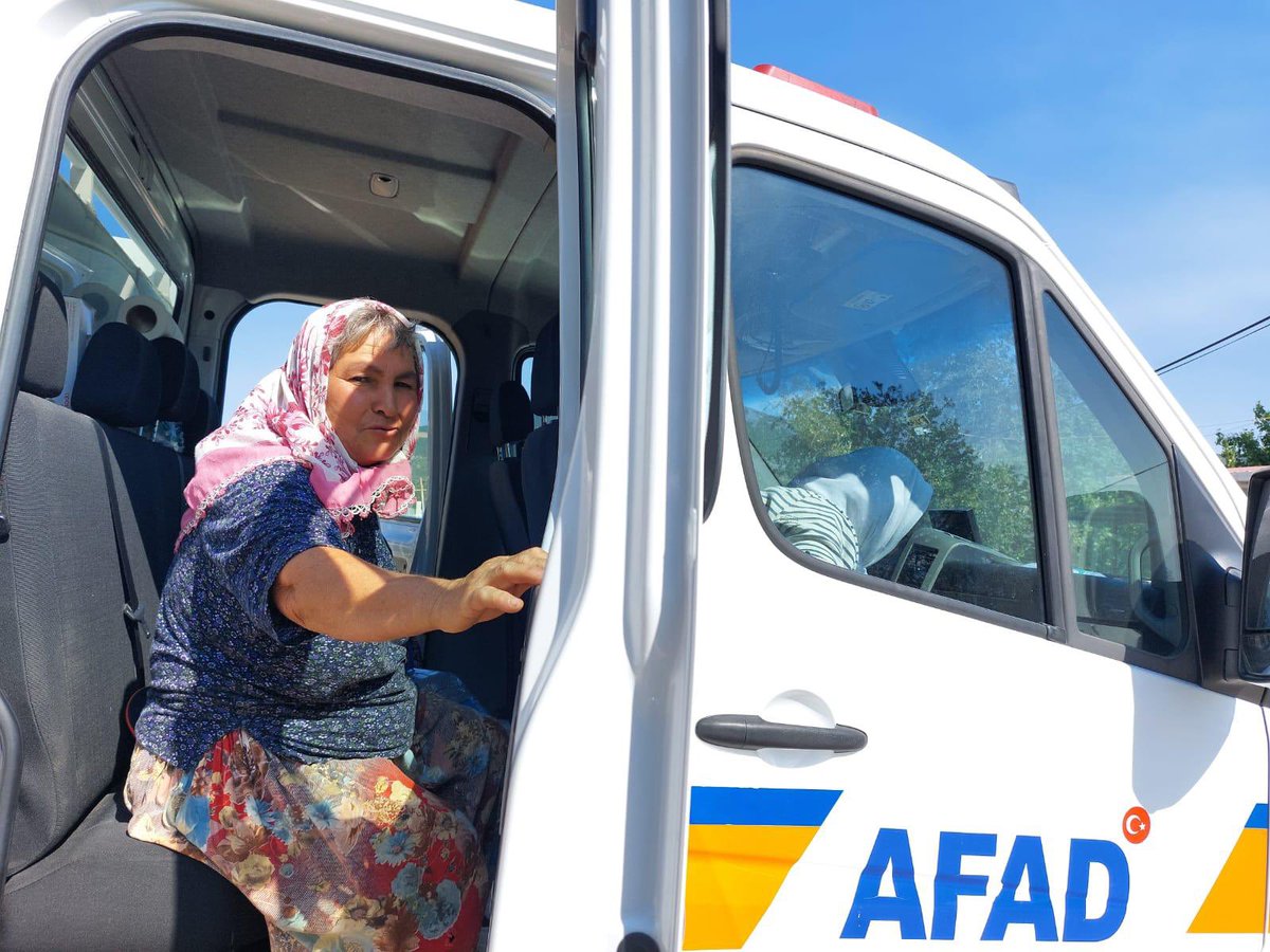 Çanakkale’de çıkan orman yangınlarını söndürmek üzere Devletinizin bütün kurumları görev başında. Alanda emek veren arkadaşımızı Rabbim korusun, güç ve kuvvet versin.
