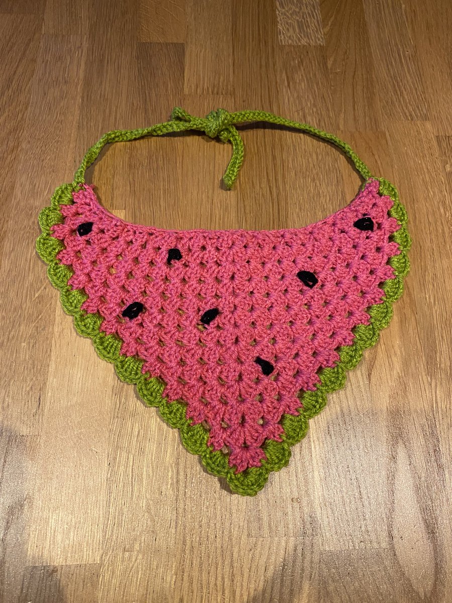 ✨NOW OFFICIALLY ON THE SITE✨ 
Crochet bandanas in a range of colours to choose from! 💕 
If you’d like one - head on over to doodlybex.co.uk and place an order! 🌟 
#crochet #SmallBusiness #HandmadeInUK #crochetbandana #handmadegifts