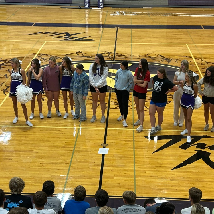 SVEagles's tweet image. The fall sports pep rally 2023 was a hit. SV culture is as hot as the weather! Good luck to our softball, football, volleyball, and cross country teams this year. #svnation #bettereagles #fallkickoff