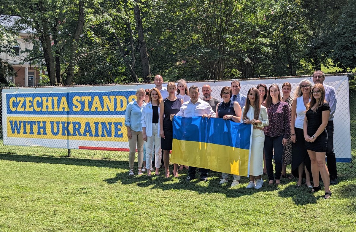 On 🇺🇦 Independence Day today, we would like to pay homage to all brave Ukrainian soldiers and people who fight back the uprovoked Russian aggresion. 
Czechia remains committed to support Ukraine to win its fight for independence and territorial integrity.
🇺🇦+🇨🇿
#StandWithUkraine