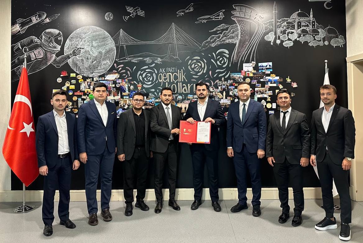 Edirne İl Gençlik Kolları Başkanlığı görevi Barış Gündoğdu kardeşimize emanet. Başarılar dilerim.

Görevi devreden Burak Cambaz kardeşimize şimdiye kadar yapmış olduğu çalışmalardan dolayı teşekkür ederim. 

Edirne’mize hayırlı olsun.