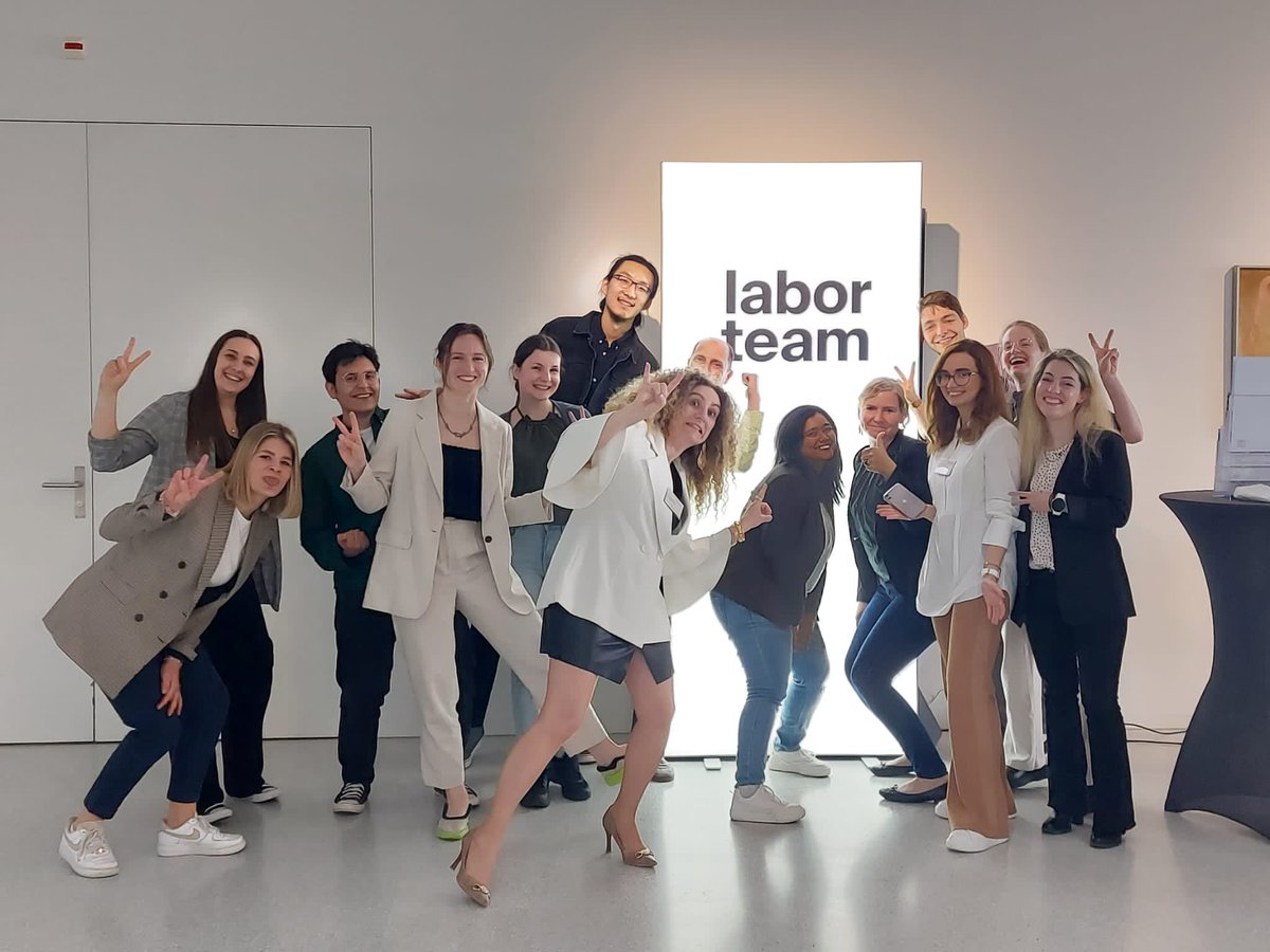 flatzlab's tweet photo. 🔬 Crossing borders for innovation! 🇩🇪🇨🇭 Our labs in Tuebingen and St. Gallen teamed up for the "St. Gallen meets Tübingen" symposium. Led by @LukasFlatz &amp; Antonio Cozzio, we shared projects and forged connections that fuel future discoveries!  #ScienceCollab #FlatzLab

~A.N. https://t.co/iYBmsC5Vsy
