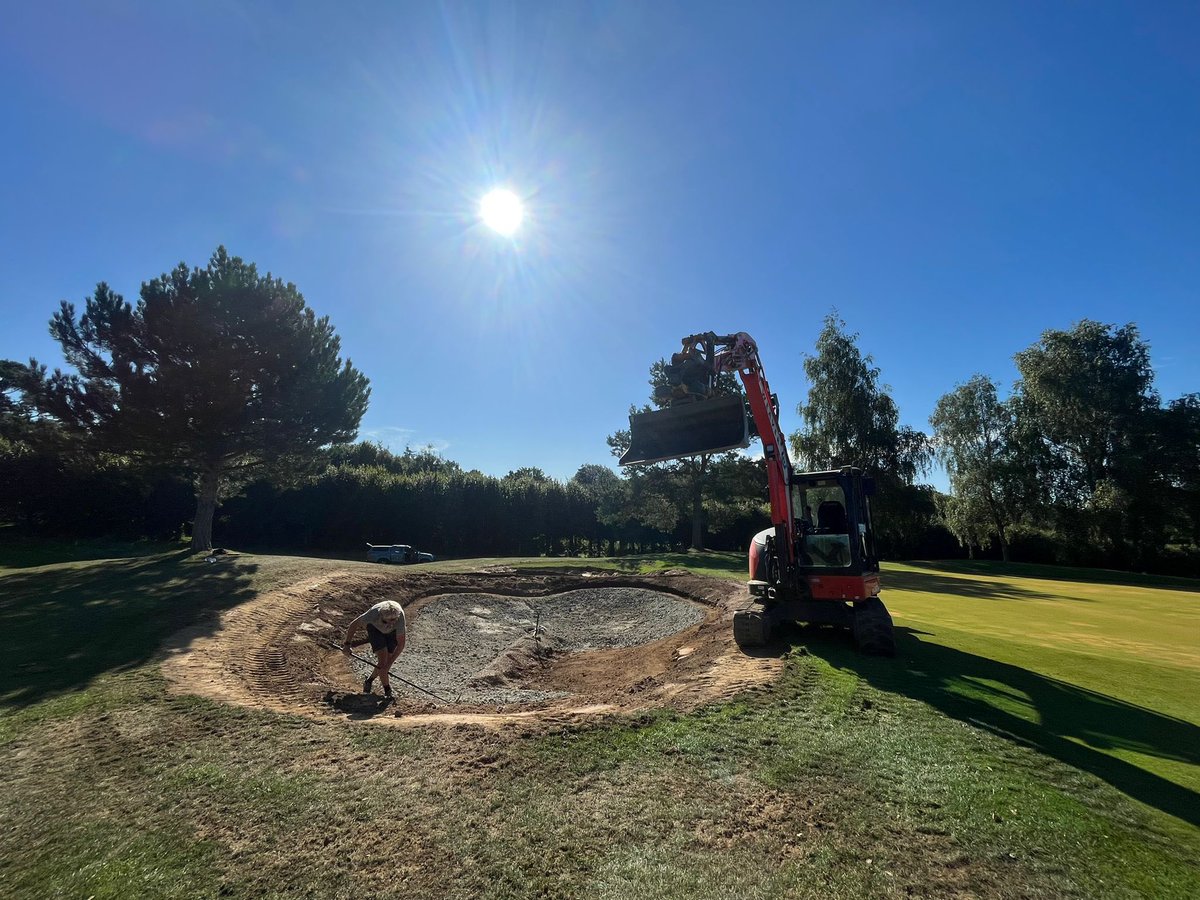 360GroundCare's tweet photo. Sun is shining and bunkers are being built @EcoBunkerLtd @HeverCastleGolf #bunkers #builtitonce #engcon #construction #golf #bunkers https://t.co/bGNp5JTB25
