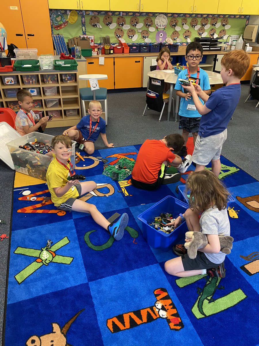 MrsMooreSA95's tweet photo. Indoor recess can be lots of fun, especially when your teacher’s kids have grown out of their Legos, Hot Wheels, Polly Pockets and Pet Shop toys! #BetterTogetherD95 https://t.co/GWO0O8a7q9