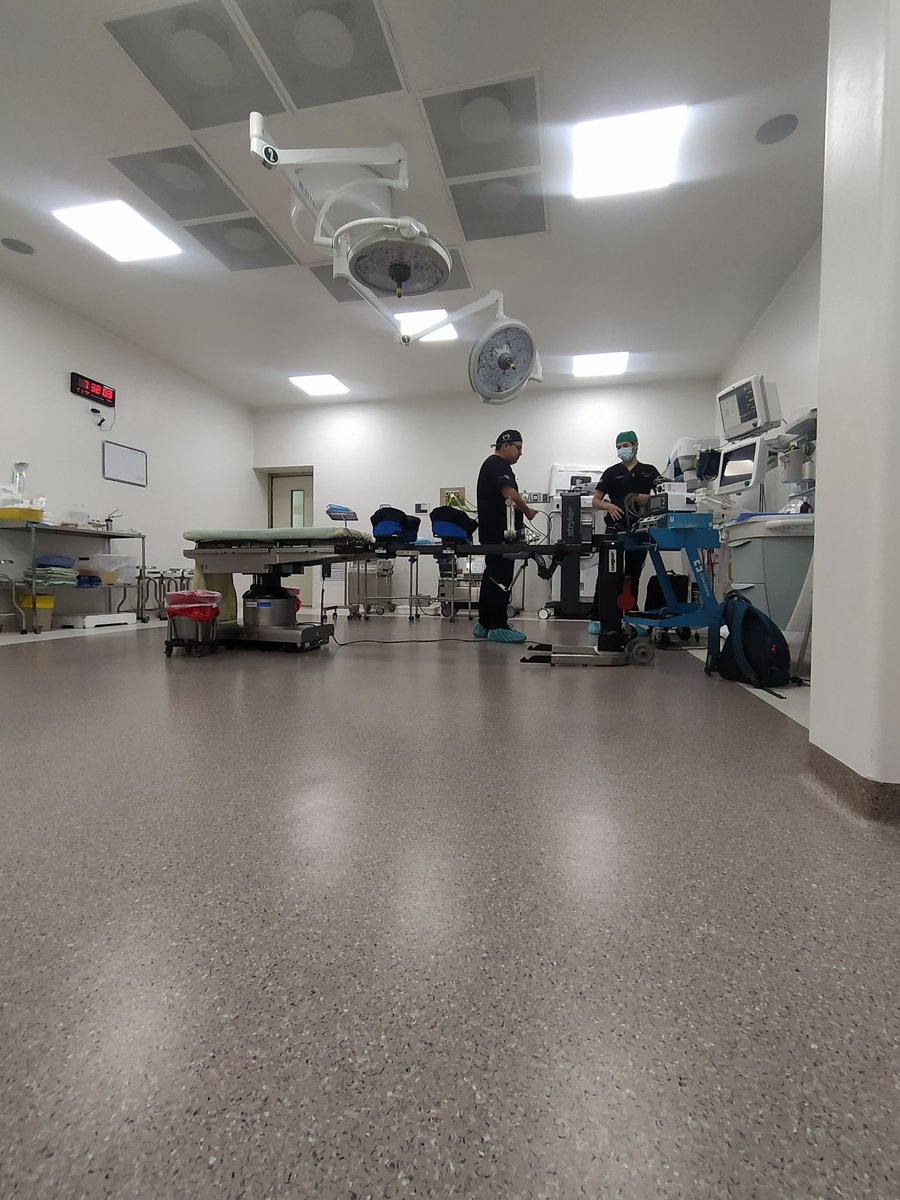 hectorfloresph's tweet photo. Buen día
Seguimos con trabajo, ahora fue tomar fotos de cirugía de lumbar.

#sesiondefotos #cirugia #cirugias #lumbar #documental #GDL https://t.co/oLWtNu7Hhm