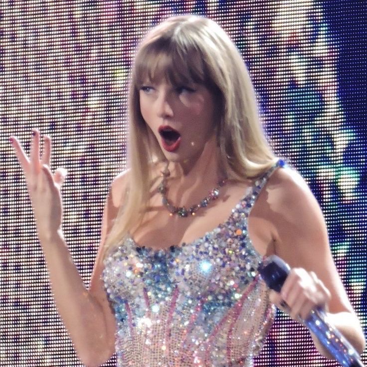 tallycrs's tweet photo. @taylornation13 ive loved you 9 summers but i want em all !! 🩷 #4YearsOfLover https://t.co/zdoqnfN5OV