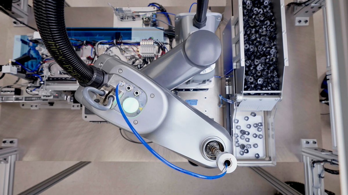 US Digital tweet media