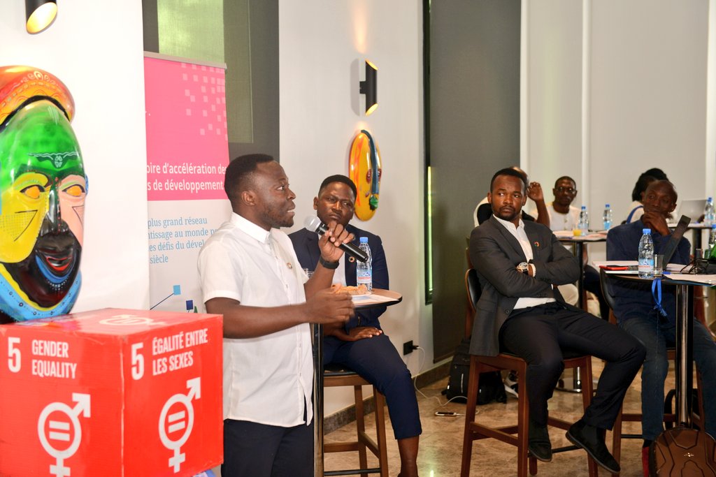 #UNDPInnovationTalks🇨🇲

The youths affirmed delight in the concept thru open discussions to unlock concrete solutions to their challenges.

Ideas for addressing issues around access to finance, investment, markets &amp; capacity building were captured for informed programming by UNDP