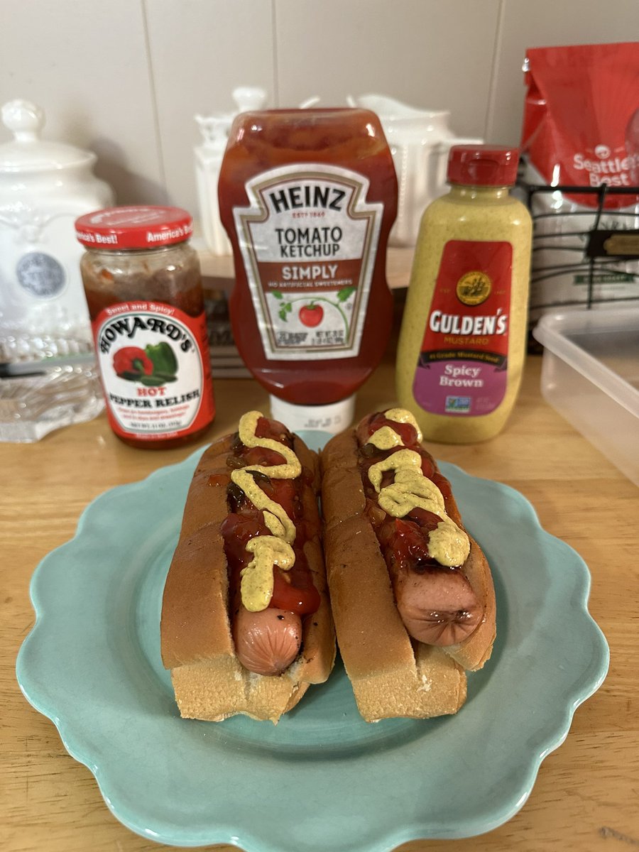 DailyHotDogs's tweet image. IT’S WIENER WEDNESDAY!!! 🌭🌭 we are SO back