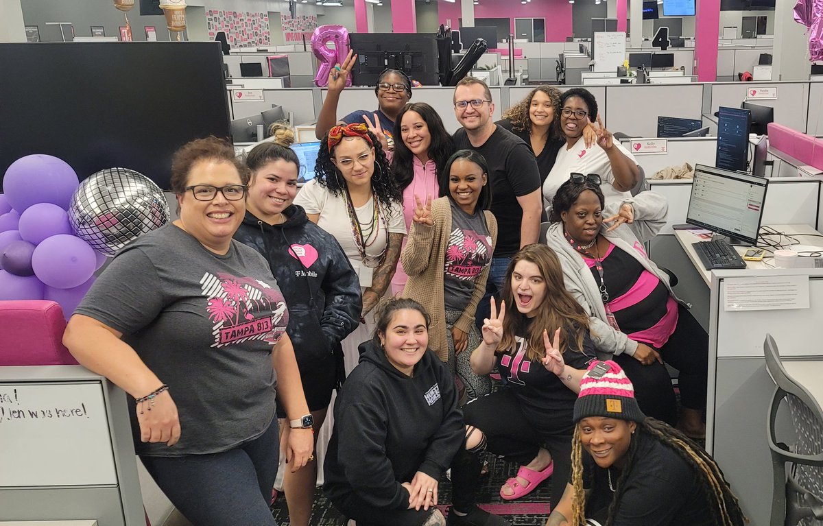 Good day from our amazing @TMobile Social Team in TampaFl. They're simply amazing at what they do 🖊📱🖋@TMobileHelp @csandoval111