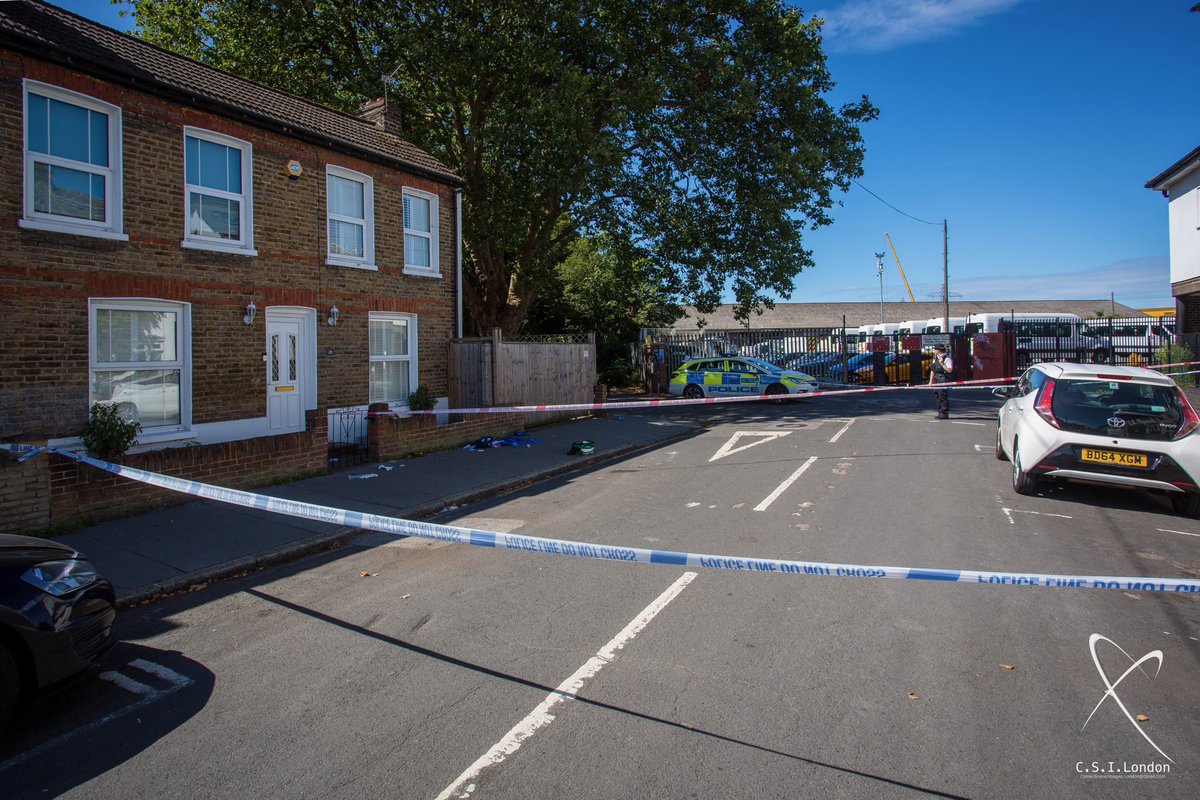 csi_london's tweet photo. @CrimeLdn @ScarcityStudios @999London @uknip247 @MPSCroydon @obbsie @mysouthldn #knifecrime

23/8/23 Male 20s-Head Injuries-Hospitalised-#Forensic Recovery of Discarded #Weapons-#LockKnife, #Machete  &amp; #Hammer. #WandlePark, #CromwellRoad, #Croydon, #CR0
https://t.co/AnRTt6Tkag https://t.co/hcyyPx52pa
