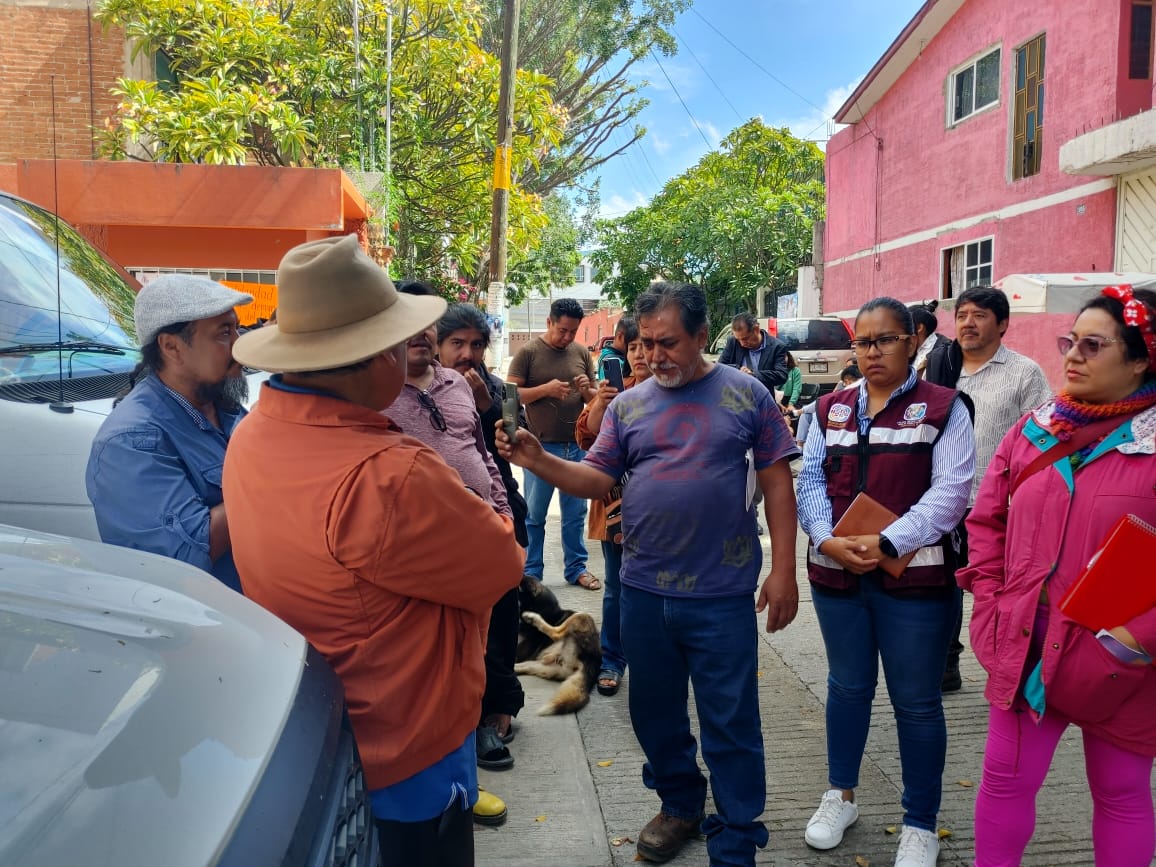 Los delegados de Paz Social de Valles Centrales, Luis Alfredo Bravo Arango e Ilse Janett Acevedo García, atendieron a un grupo de 25 alumnos, ex alumnos, maestros e integrantes de CNPL,