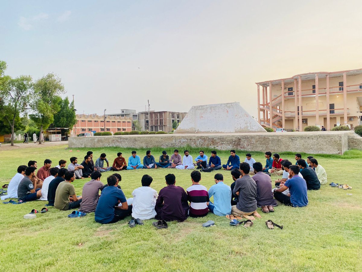 SindhiImran5's tweet photo. Study circle held @CMC Larkana which was led by PrSF Sindh's president @Comrade_Kambho on topic "Bhagat Singh's messenge to the youth" https://t.co/usZ7zEuedY