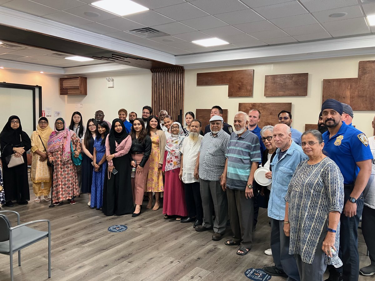 NYPD107Pct's tweet photo. Today we Broke Bread w/ various members of our local community. It is always an honor and a pleasure to sit down w/ our community and talk about various topics that are important to all of us. Thank you 2 everyone who participated!  #NYCBreaksBread @stophatenyc @NYPDQueensSouth https://t.co/3JJLVEPbg1