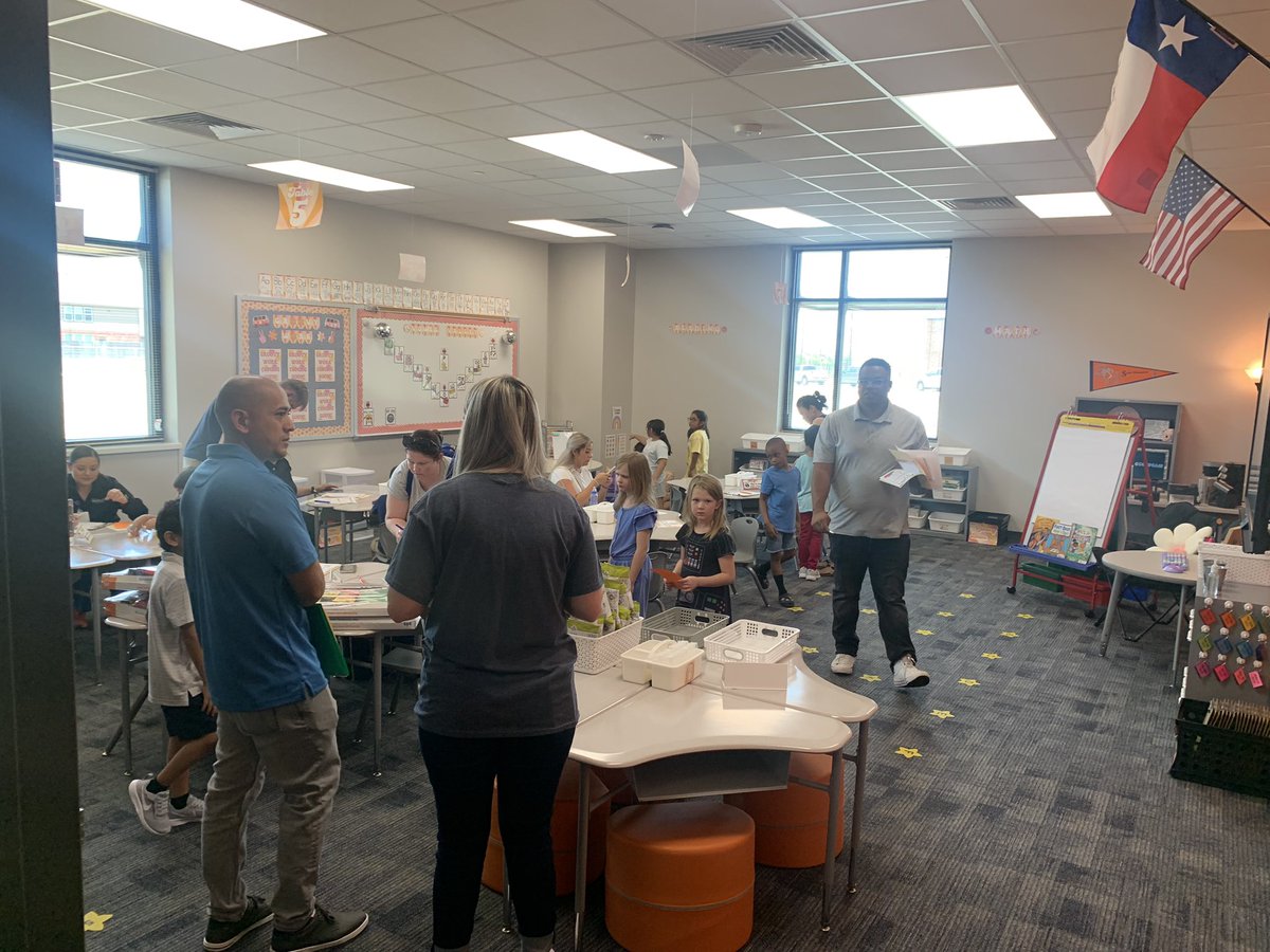 PrinSilliman's tweet photo. 1st and 2nd grade @BrosnahanES broncos were so excited to see their new campus today at Bronco Express!  @CyFairISD #BroncoTough https://t.co/M6vI4nHnAM