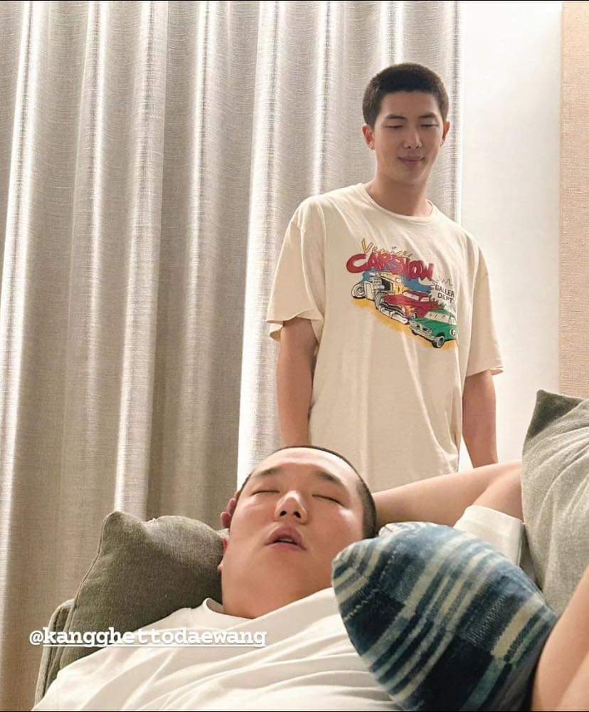 minamhopekook's tweet photo. Namjoon en "la venganza de los pelones" https://t.co/gSCZmmJJNb
