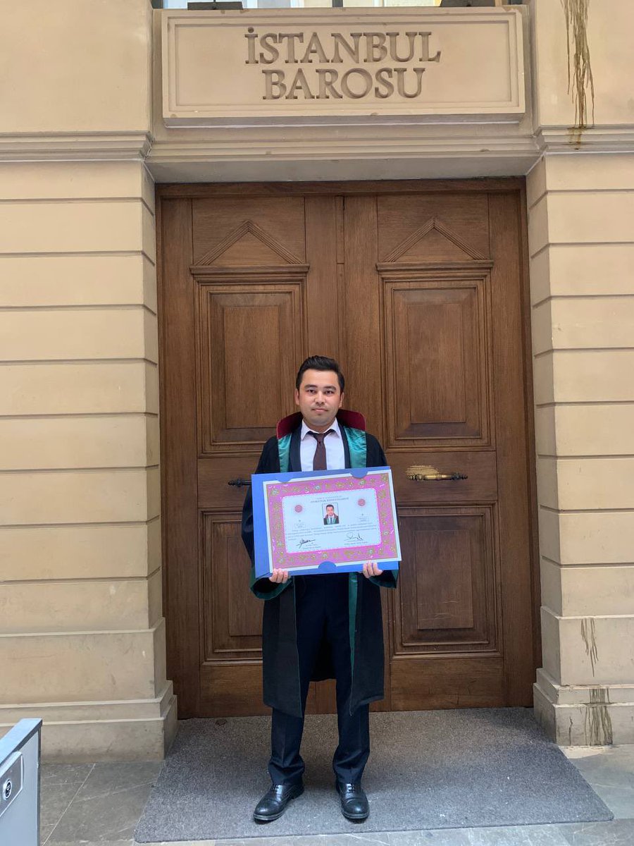 CevlanJevlan's tweet photo. Bugün İstanbul Barosunda Yemin ederek Avukatlık Ruhsatımı aldım. Ailemin, Annemin böyle bir özel günde yanımda olmasını çok isterdim,ama çin rejiminin @ChinaEmbTurkiye  Halkımıza, Aileme yaptığı zulümler yüzünde bırakın Yanımda olmasını, Avukat olduğumdan bile haberi yoktur. ++ https://t.co/vN4vVDamtj