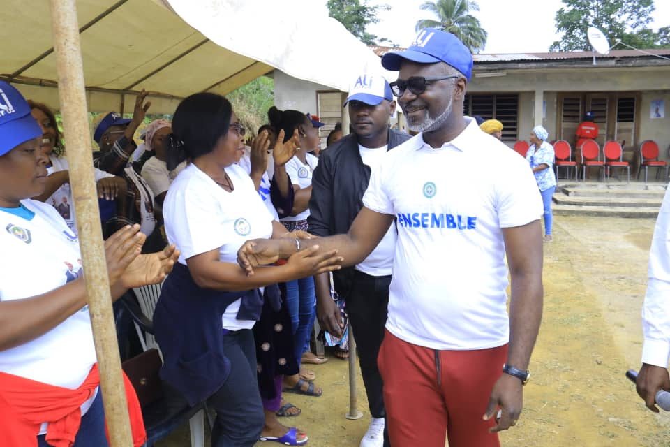 CSMezuiObiang's tweet photo. j' ai été  rencontrer mes parents du quartier LaVallée, pour leur expliquer, comme lors des causeries politiques dans le 2e arr. de la Commune d'Oyem, la nécessité d'accorder nos suffrages au @PresidentABO, ainsi qu'aux candidats du @pdg2R lors des élections générales du 26 août https://t.co/0QH04BH7g3