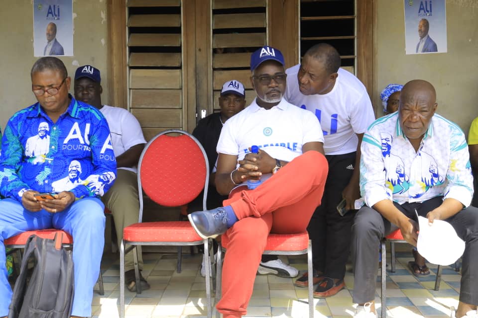 CSMezuiObiang's tweet photo. j' ai été  rencontrer mes parents du quartier LaVallée, pour leur expliquer, comme lors des causeries politiques dans le 2e arr. de la Commune d'Oyem, la nécessité d'accorder nos suffrages au @PresidentABO, ainsi qu'aux candidats du @pdg2R lors des élections générales du 26 août https://t.co/0QH04BH7g3